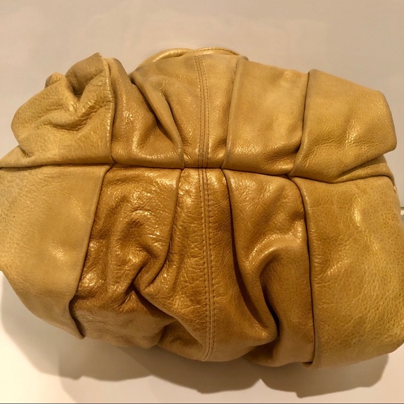 GUSTTO Gold Leather Purse - Picture 7 of 9